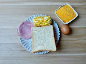 准备好原料，酸奶要买浓稠的。