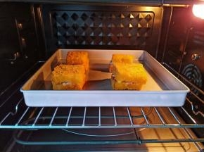 烤箱提前预热，上下火180度烤10分钟即可。