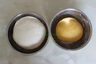 白面团、南瓜面团分别发酵至原来的2倍，