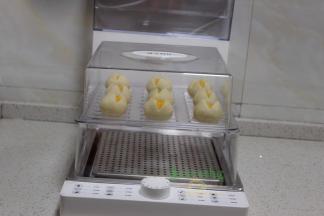 放入蒸锅，大火，蒸12分钟即可。蒸熟馒头，蓬松香软，像花儿一样美，非常好吃。