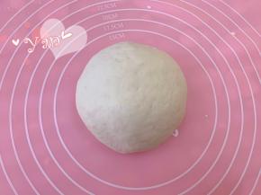 揉成面团，自发粉不需发酵。（如用普通面粉需发酵60分钟）