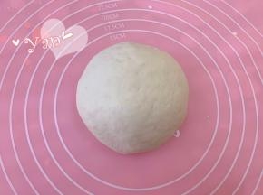 揉成面团，自发粉不需发酵。（如用普通面粉需发酵60分钟）