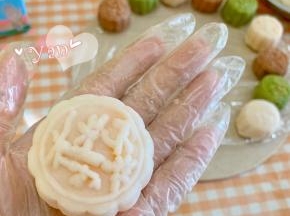 冰皮月饼的具体做法之前发过，请在食谱里找。