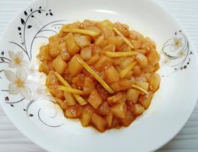 加入淀粉、鸡粉和老抽搅拌均匀，腌制15分钟。