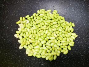 下入毛豆。