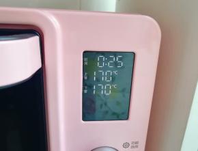 上下管170度烤25分钟(烤15分钟以后取出烤盘翻面继续烤)。