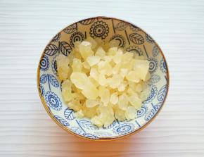 准备好黄冰糖。