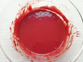 搅动至无干粉无颗粒，食材完全融合(如图），放在一边备用。