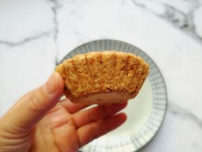 挞皮出炉以后晾凉，从模具里拿出来。