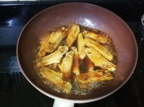 倒入1碗水