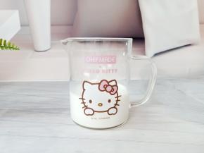 牛奶用量杯来装还是很方便的，一倒就知道需要的量。