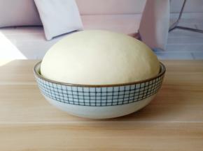 看面团发酵至2倍大就可以。