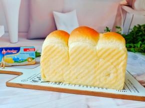 香喷喷的土司面包有着柔软的组织，奶香味十足！