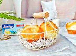 烤好的面包像话一样打开了，松软口可。