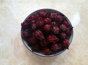 洗干净的红桃K捞出沥一下水