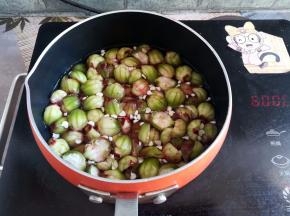 放到热水里煮5分钟左右