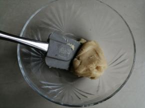 拌成团，先冷藏备用