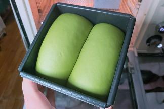 发酵至八分满左右。