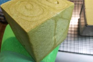 烤制完成后马上取出脱模。