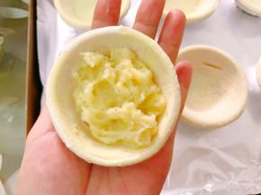 包入土豆泥，土豆泥不要包太满会不好封口