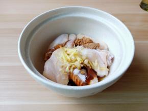 再加上生姜蒜泥。