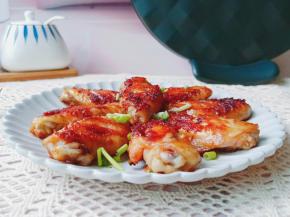 
一切好味道的秘诀在于刚刚好，恰到好处的温度，煎到恰到好处的鸡皮呈现出脆皮的口感。