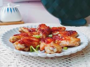 
一切好味道的秘诀在于刚刚好，恰到好处的温度，煎到恰到好处的鸡皮呈现出脆皮的口感。