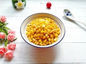 金灿灿的玉米粒。