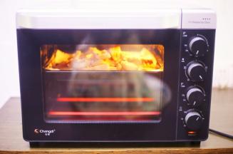 搅拌均匀，放入烤盘，烤箱箱160℃烤15分钟即可。