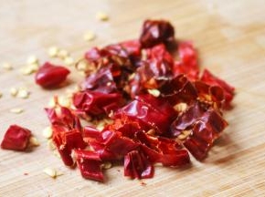 干辣椒切小段