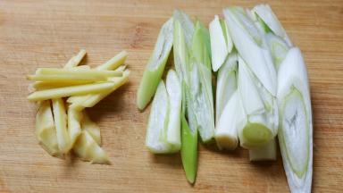 葱姜切一下