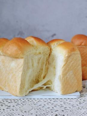 掰开一个看看，松软又拉丝呦～