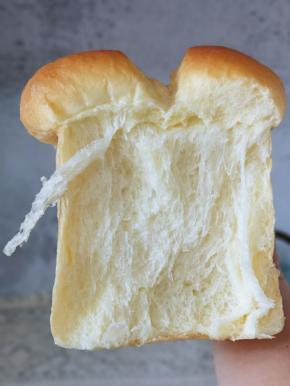 特别喜欢手撕着吃面包的感觉～～