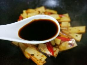 加一勺生抽。