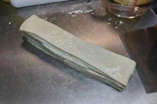 然后叠罗汉那样一份叠一份的叠起来。