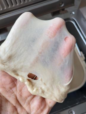 5、揉到完全状态，出薄膜即可。