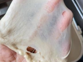 5、揉到完全状态，出薄膜即可。