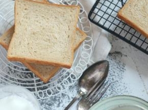 出炉震出热气，脱模放凉即可