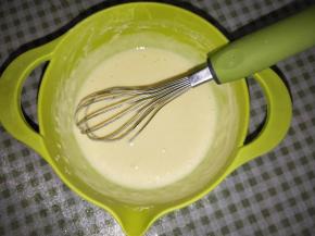 玉米粉＋面粉＋水＋油＋盐混合均匀。