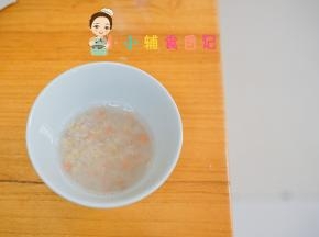 将米洗干净加入140g水，水太多会很软，一起称重就是200g