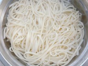 煮好捞出入凉水备用。