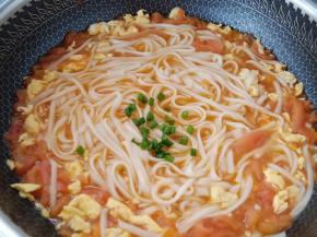 加入绿油油的小葱叶就OK了。