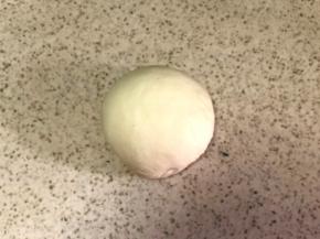 8.此时的面团已经非常软了，延展性很好了