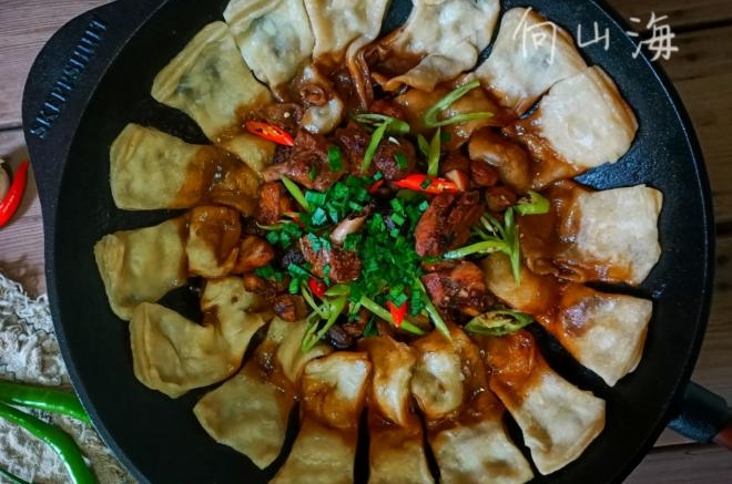 香菇栗子炖鸡贴油卷子