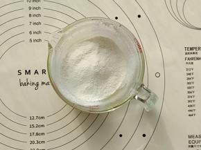 筛入低粉并搅拌至均匀无颗粒。