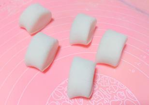 切成大小均匀的小面团。