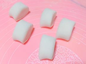 切成大小均匀的小面团。