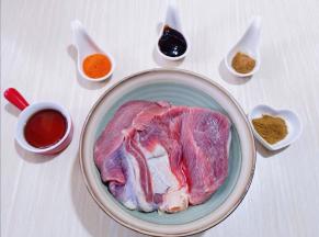 准备食材，可以按个人喜欢调味。