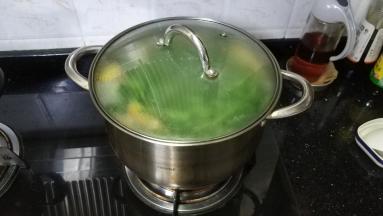 大火煲开盖上盖子转中小火煲40分钟