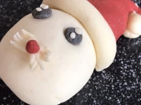 再用白面做眼睛里面眼白